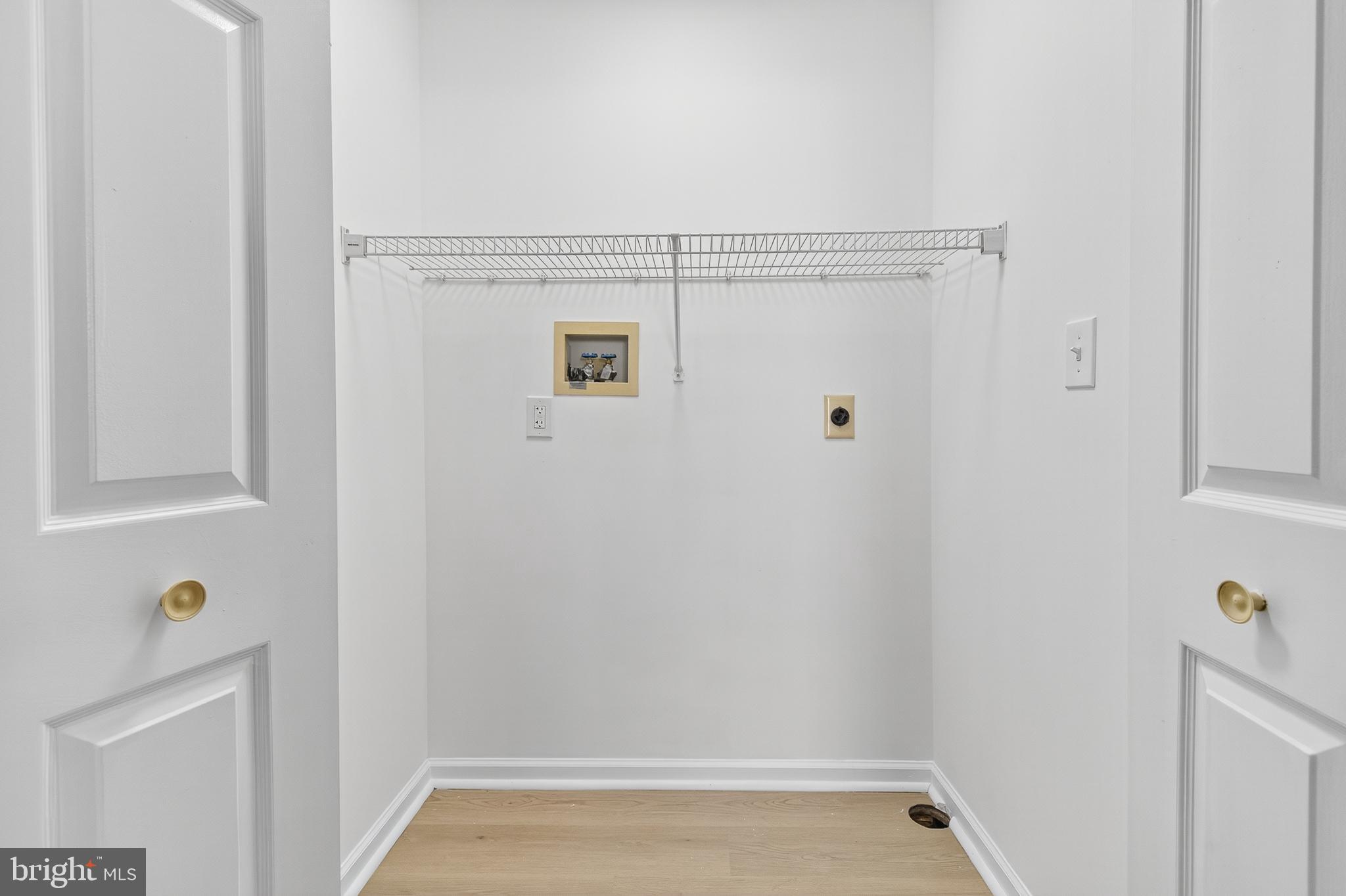 LONGWOOD SQUARE - Residential