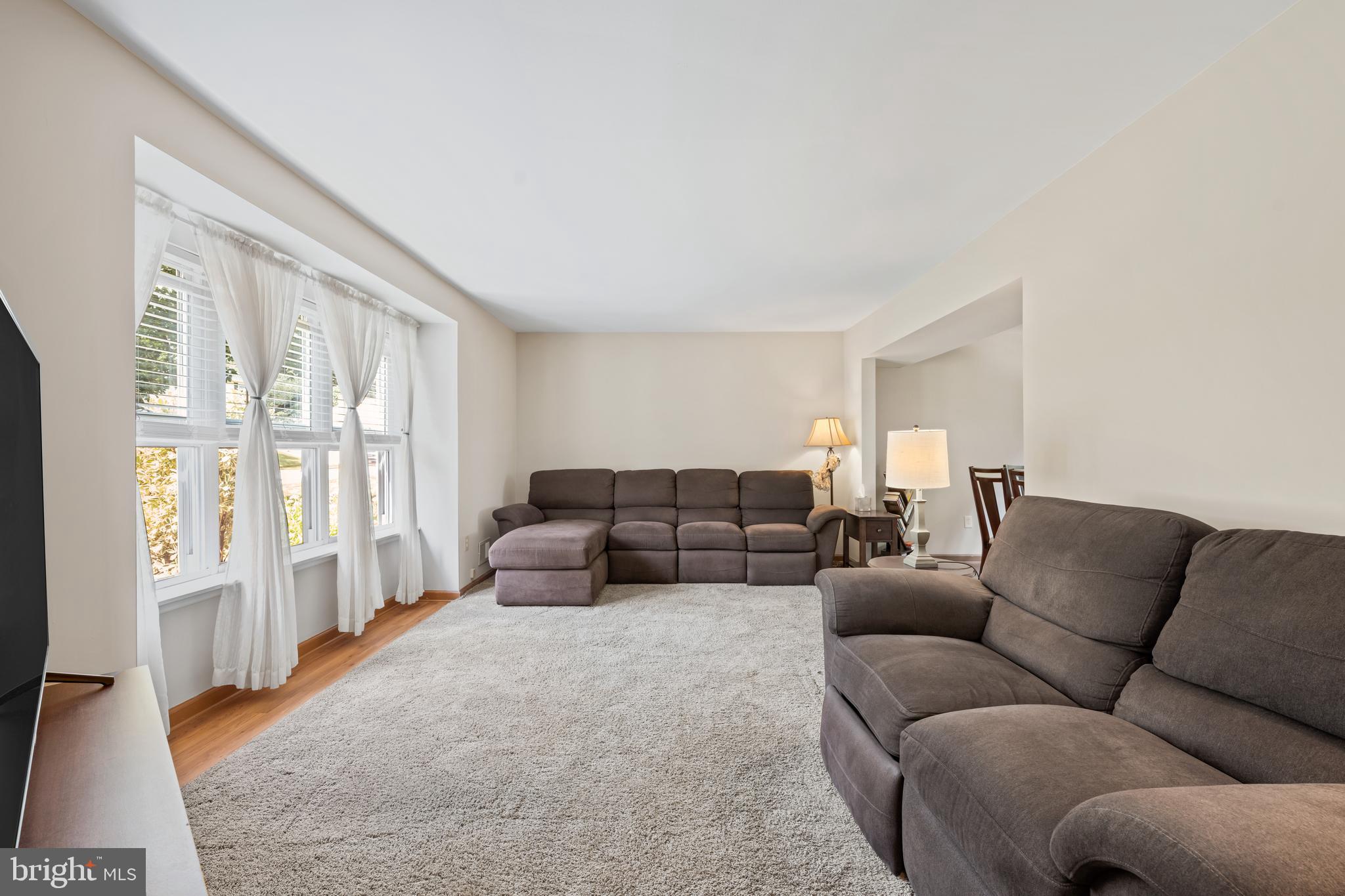 28 LORETTA BOULEVARD