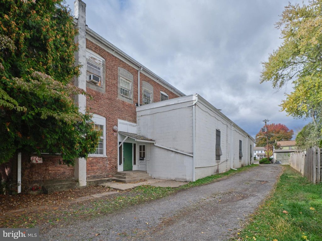 Photo of 3 Sixth St, FRENCHTOWN, NJ 08825 (MLS # NJHT2004366)