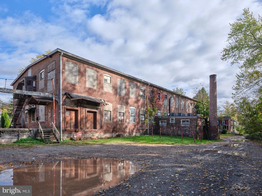 Photo of 3 Sixth St, FRENCHTOWN, NJ 08825 (MLS # NJHT2004366)