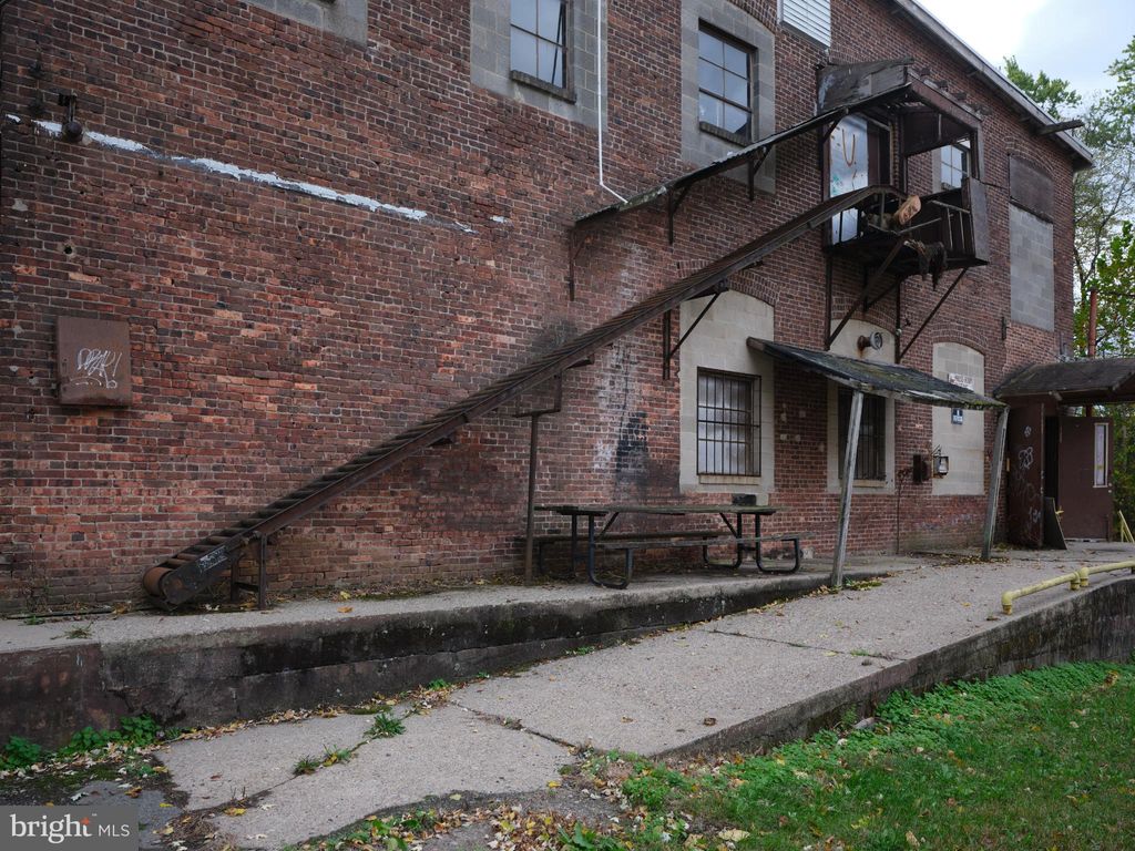Photo of 3 Sixth St, FRENCHTOWN, NJ 08825 (MLS # NJHT2004366)
