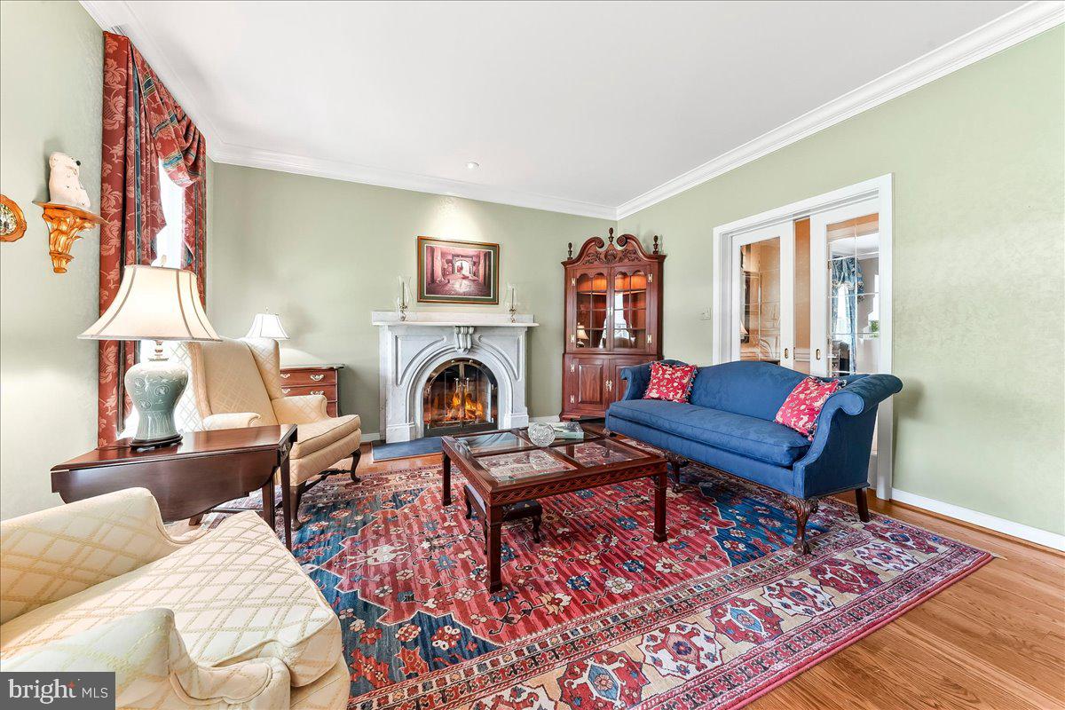 7 BOLINGBROKE RD
