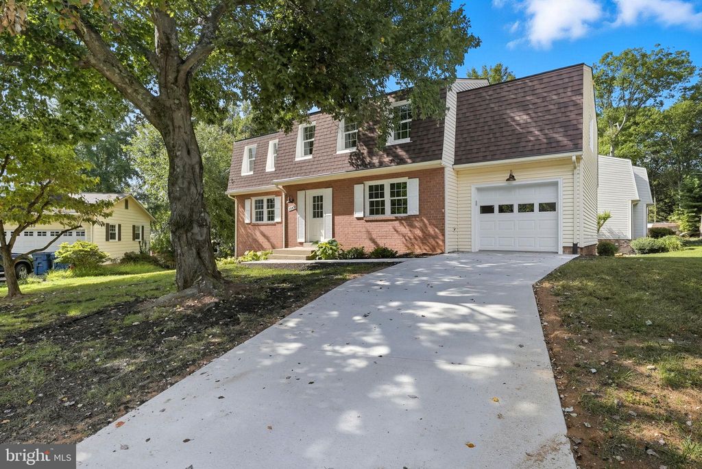 Photo of 10431 Headly Ct, FAIRFAX, VA 22032 (MLS # VAFX2276224)