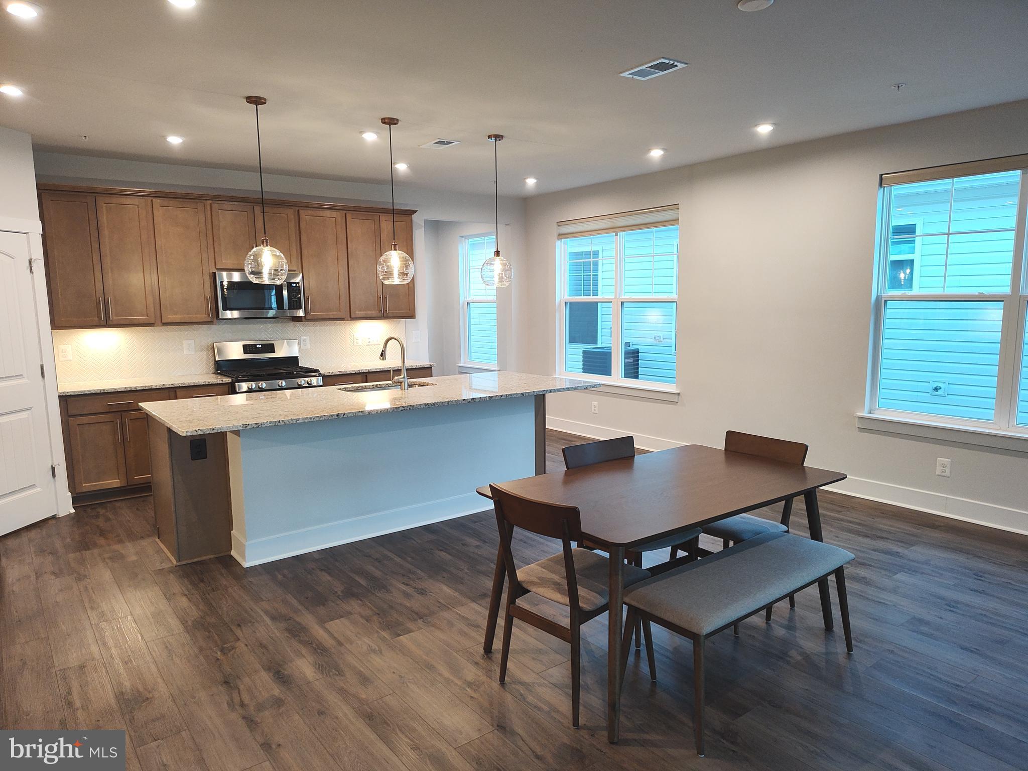 FOUR SEASONS AT KENT ISLAND - Residential