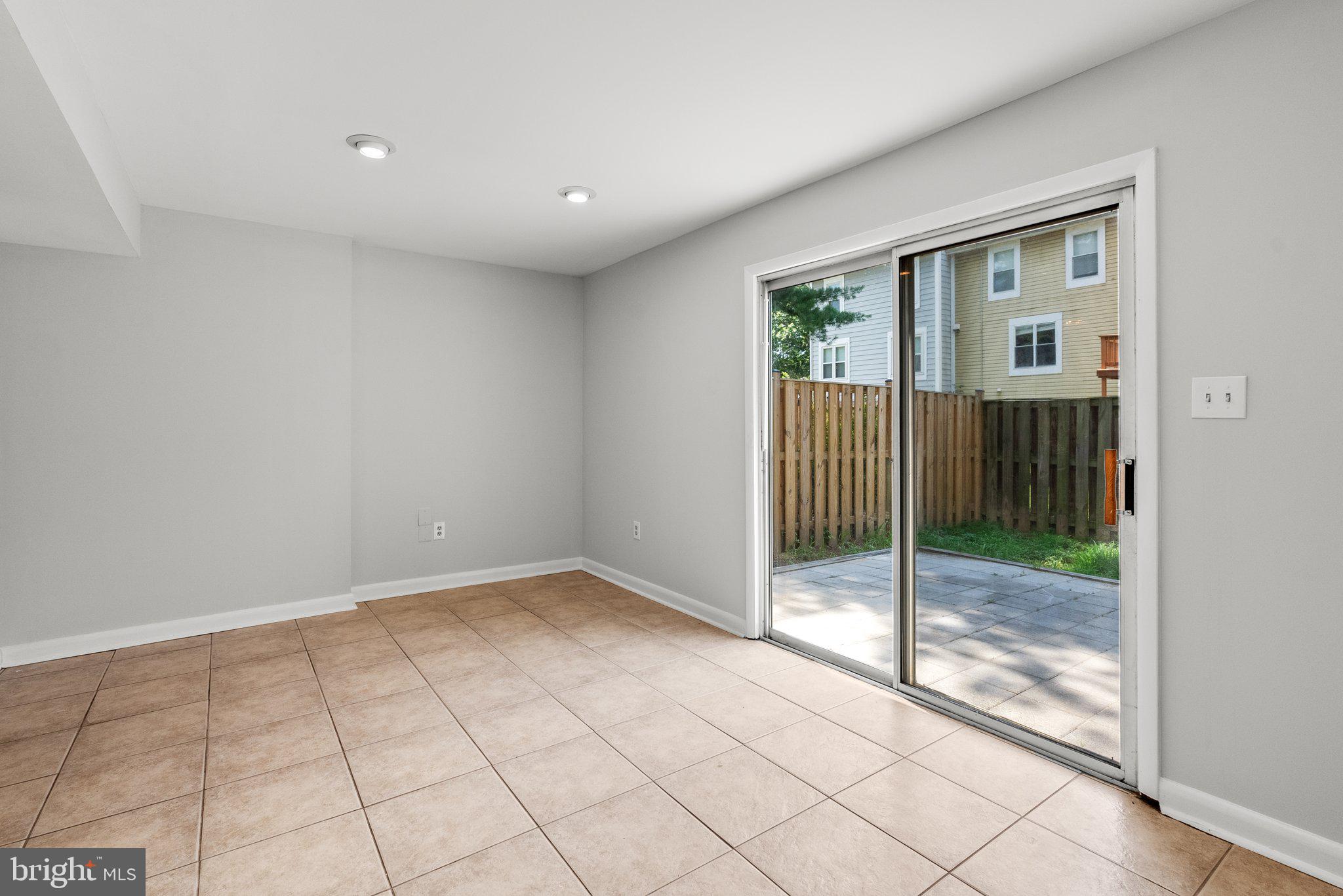 SENECA PARK - Residential