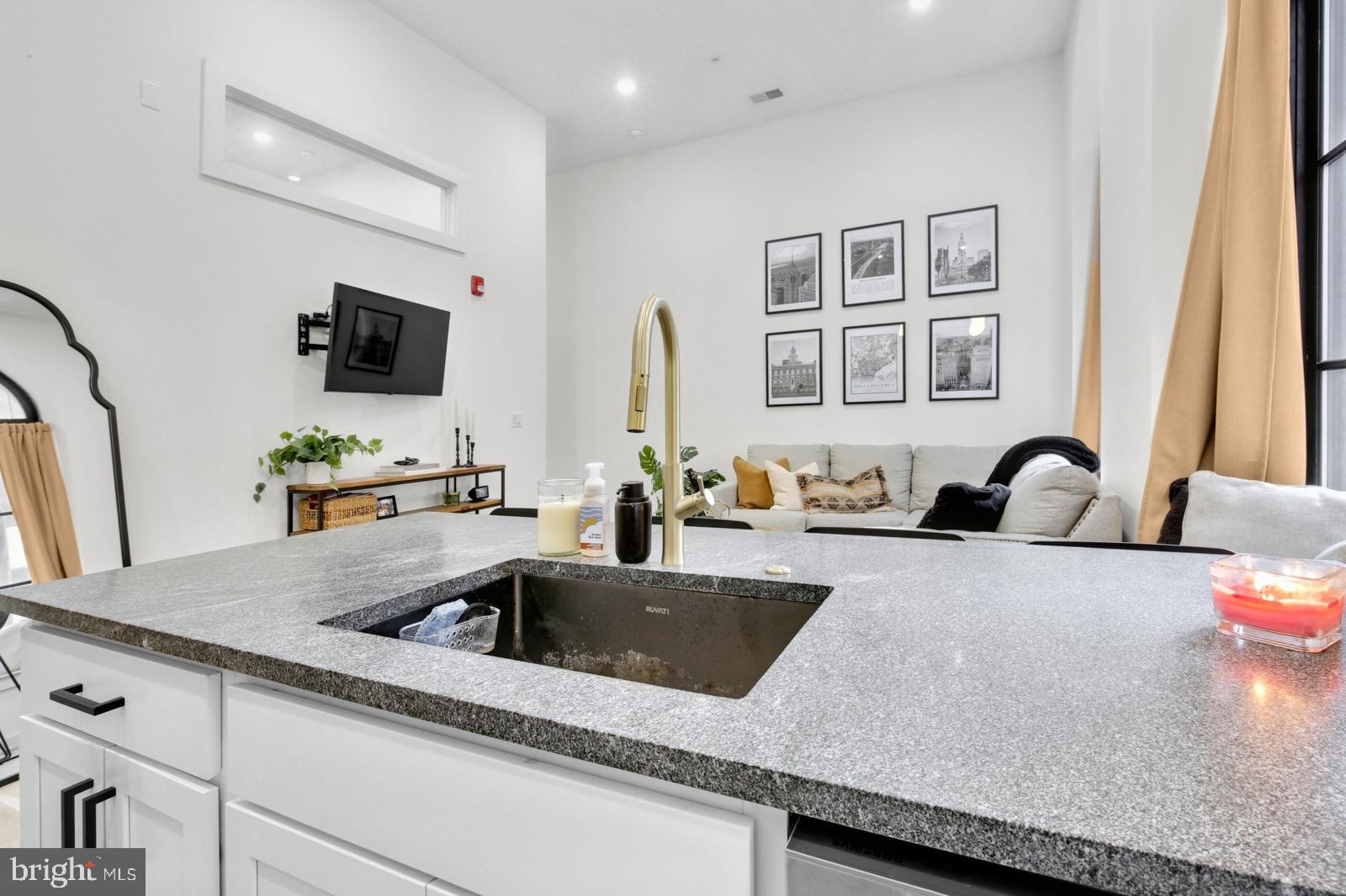 CENTER CITY - Residential Lease