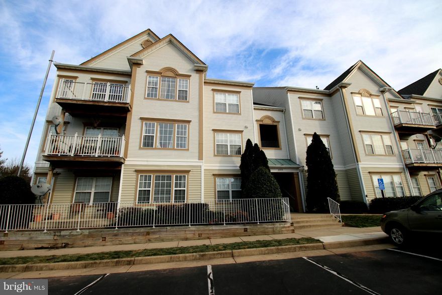 Penthouse w/ Loft for exercise, library or 3rd BR! Open 2 story foyer!  Renovated Kitchen & Baths. Lots of storage & counter space.  Cozy Gas fireplace!  Full size balcony.  2 Master suites with full size baths & walk in closets. New HVAC, H20 heater and roof! New Carpet, Paint, Floors (Carpet/Tile/Woods)-Gorgeous!! Exterior being redone NOW!!  Ready for you to come home!