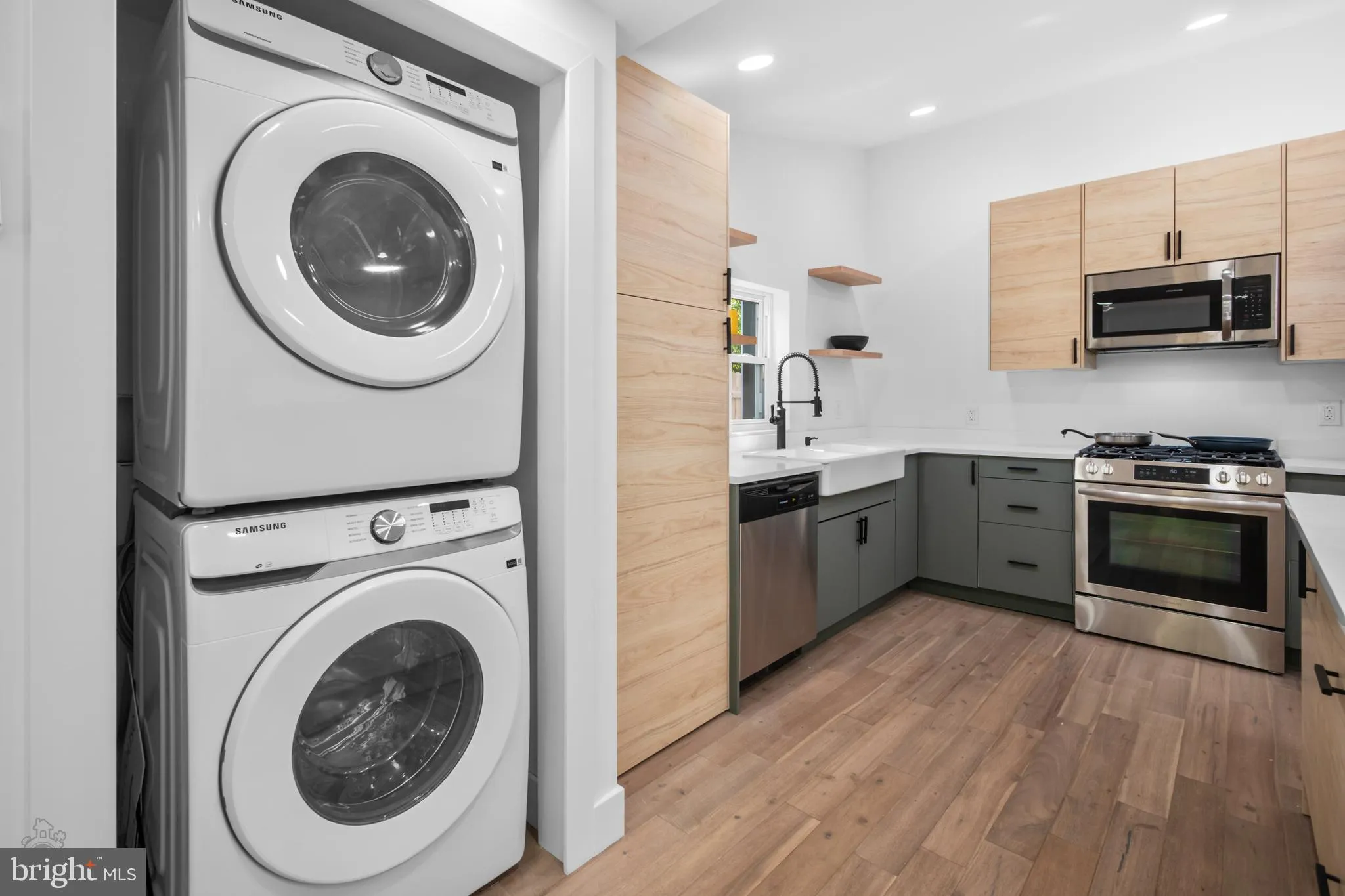 Philadelphia, Pennsylvania 19119, United States, 3 Bedrooms Bedrooms, ,2 BathroomsBathrooms,Residential,Pending,201552