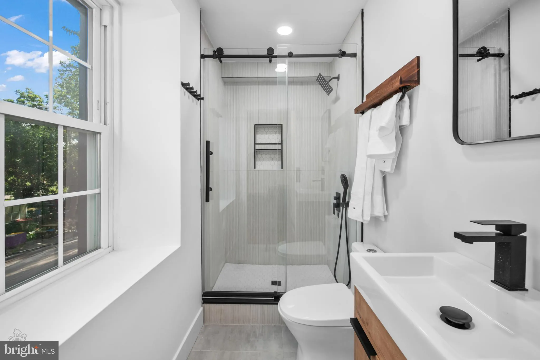 Philadelphia, Pennsylvania 19119, United States, 3 Bedrooms Bedrooms, ,2 BathroomsBathrooms,Residential,Pending,201552