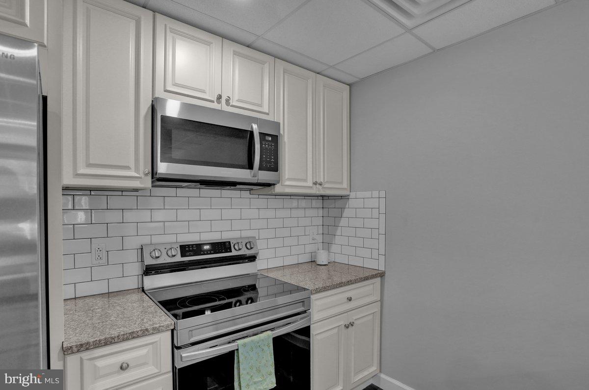 933 N HANOVER STREET 1ST FL