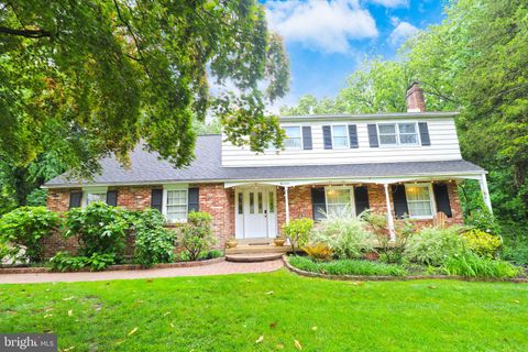 Photo of 19 Waterford Way, WALLINGFORD, PA 19086 (MLS # PADE2115276)