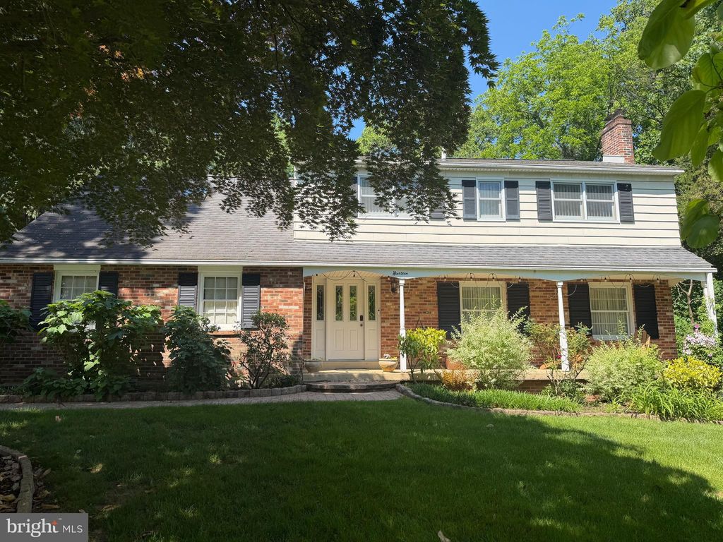 Photo of 19 Waterford Way, WALLINGFORD, PA 19086 (MLS # PADE2115276)