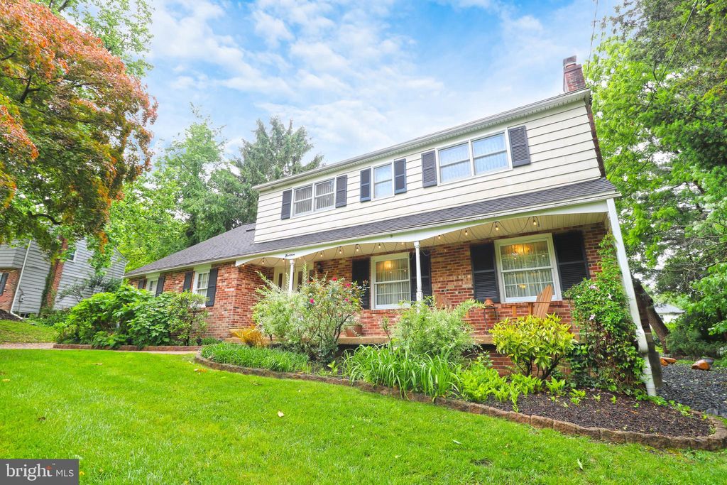 Photo of 19 Waterford Way, WALLINGFORD, PA 19086 (MLS # PADE2115276)