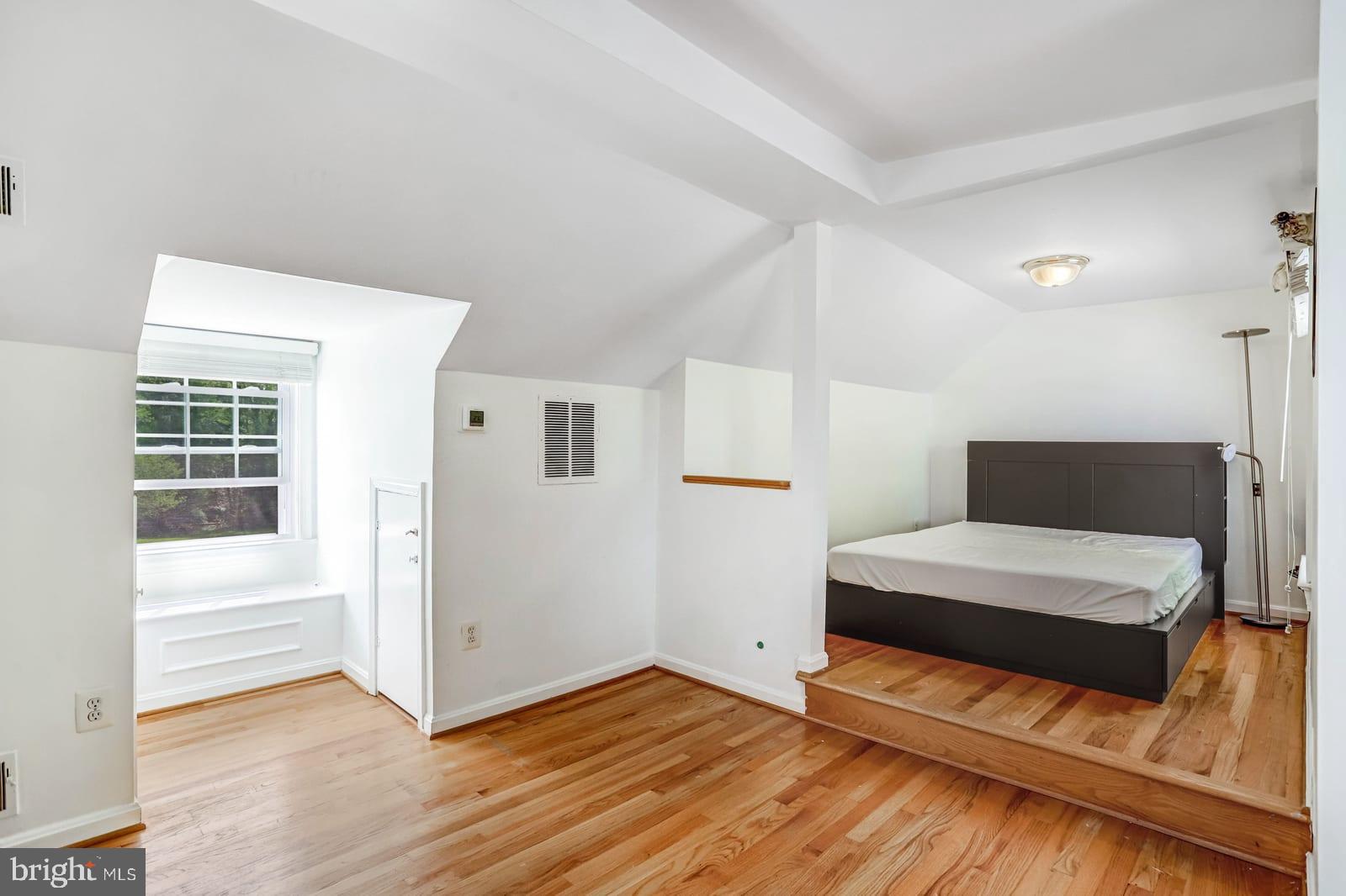 NORTH POTOMAC - Residential