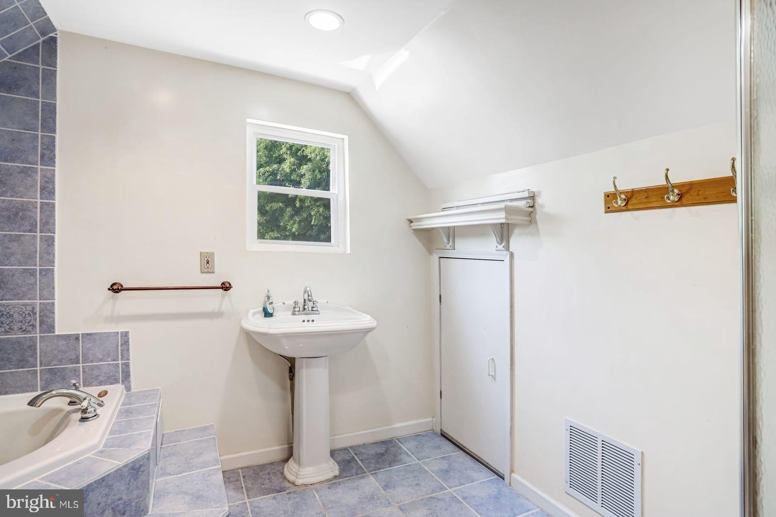 NORTH POTOMAC - Residential