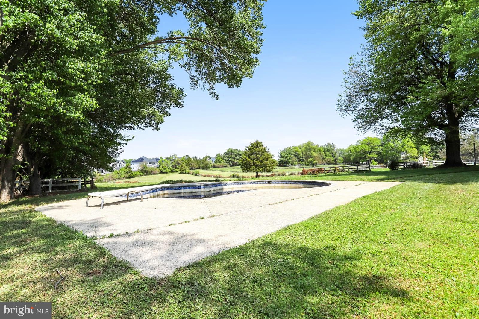 NORTH POTOMAC - Residential