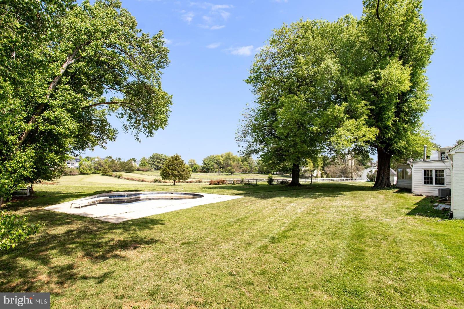 NORTH POTOMAC - Residential