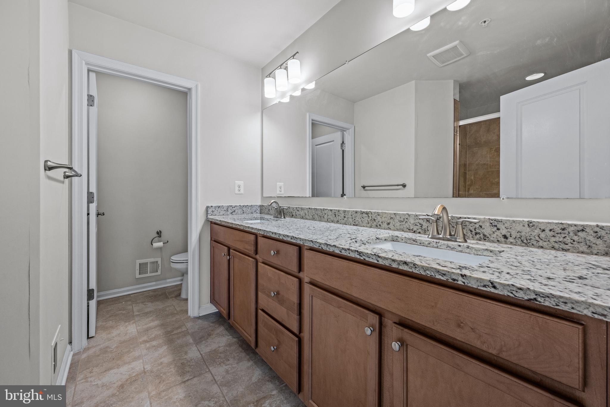 OXFORD SQUARE - Residential