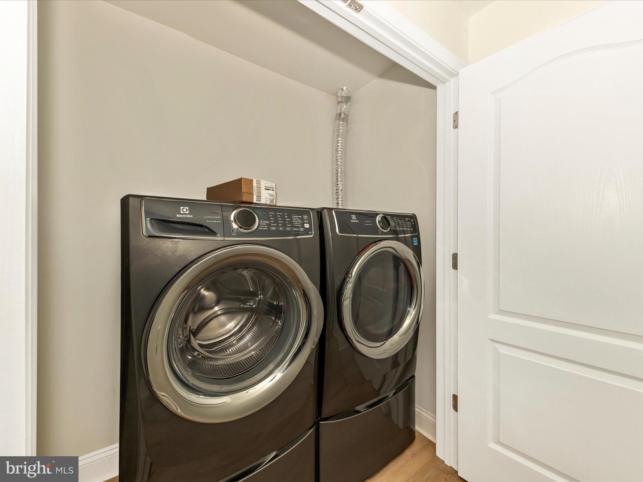 EMORY WOODS - Residential