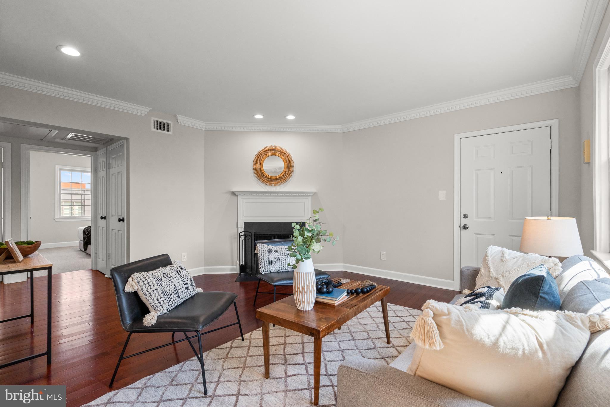 1205 N PITT 3C