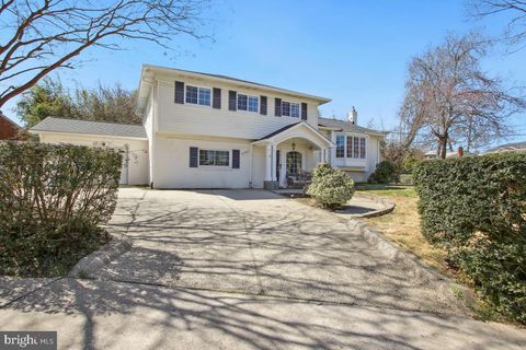 Photo of 7708 Whittier Boulevard, BETHESDA, MD 20817 (MLS # MDMC2170610) Photo of 7708 Whittier Boulevard, BETHESDA, MD 20817 (MLS # MDMC2170610)