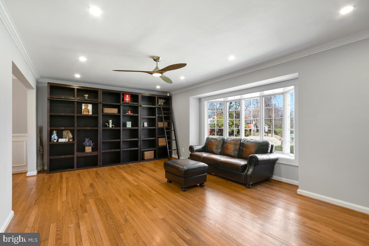 OAKWOOD KNOLLS - Residential