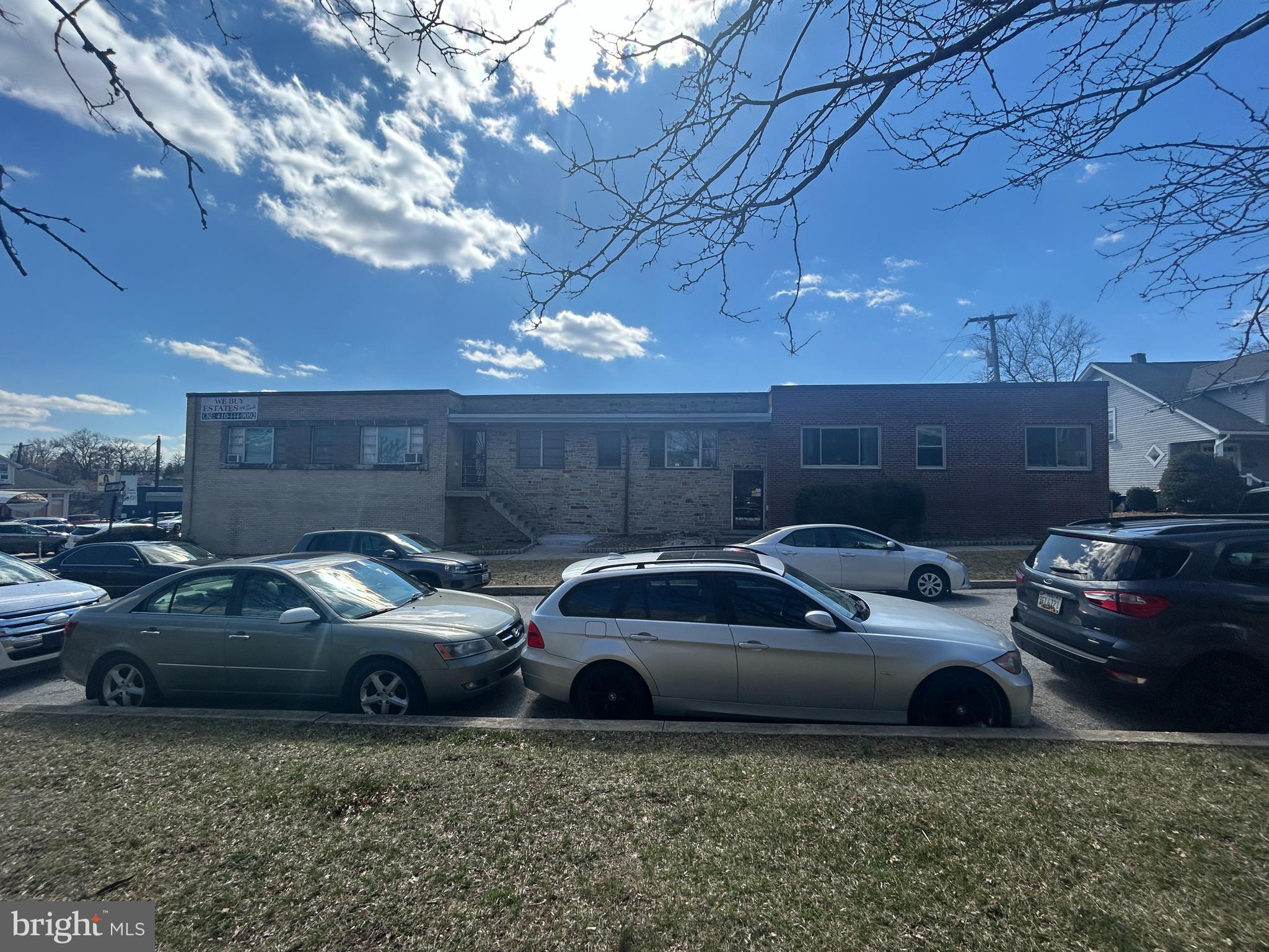 PARKVILLE - Commercial Sale