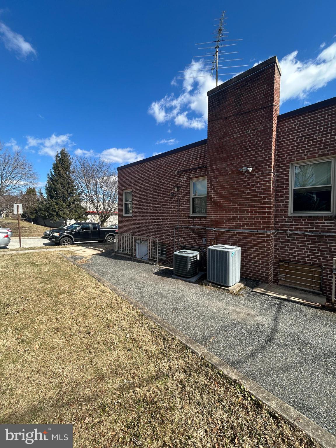 PARKVILLE - Commercial Sale