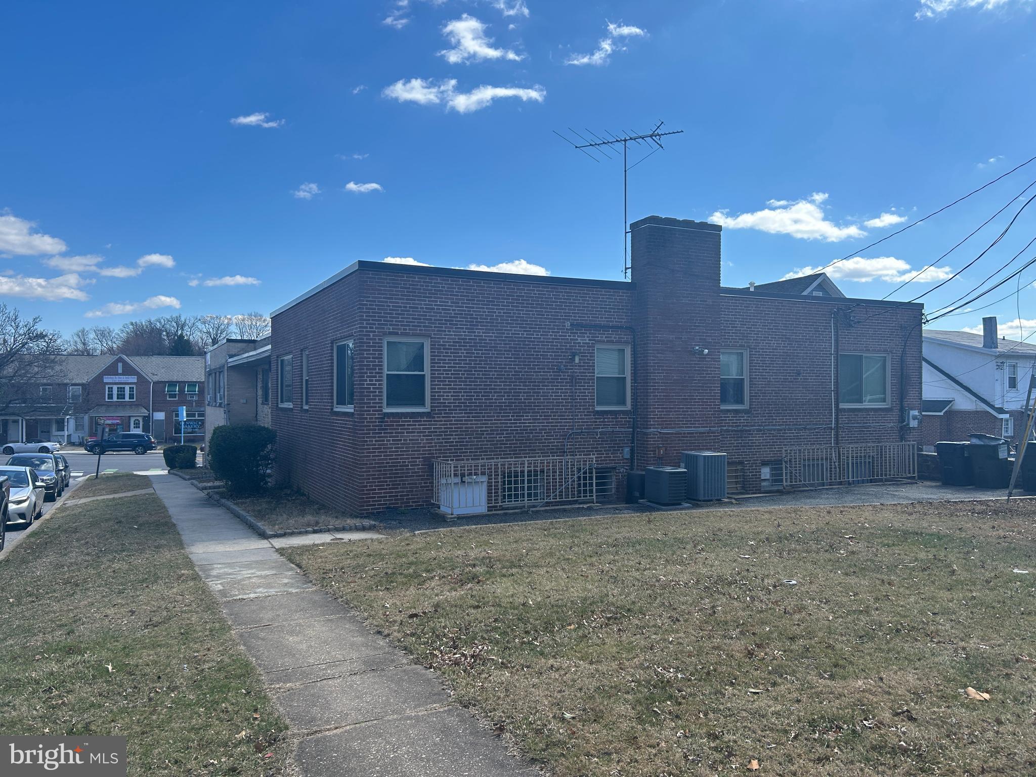 PARKVILLE - Commercial Sale