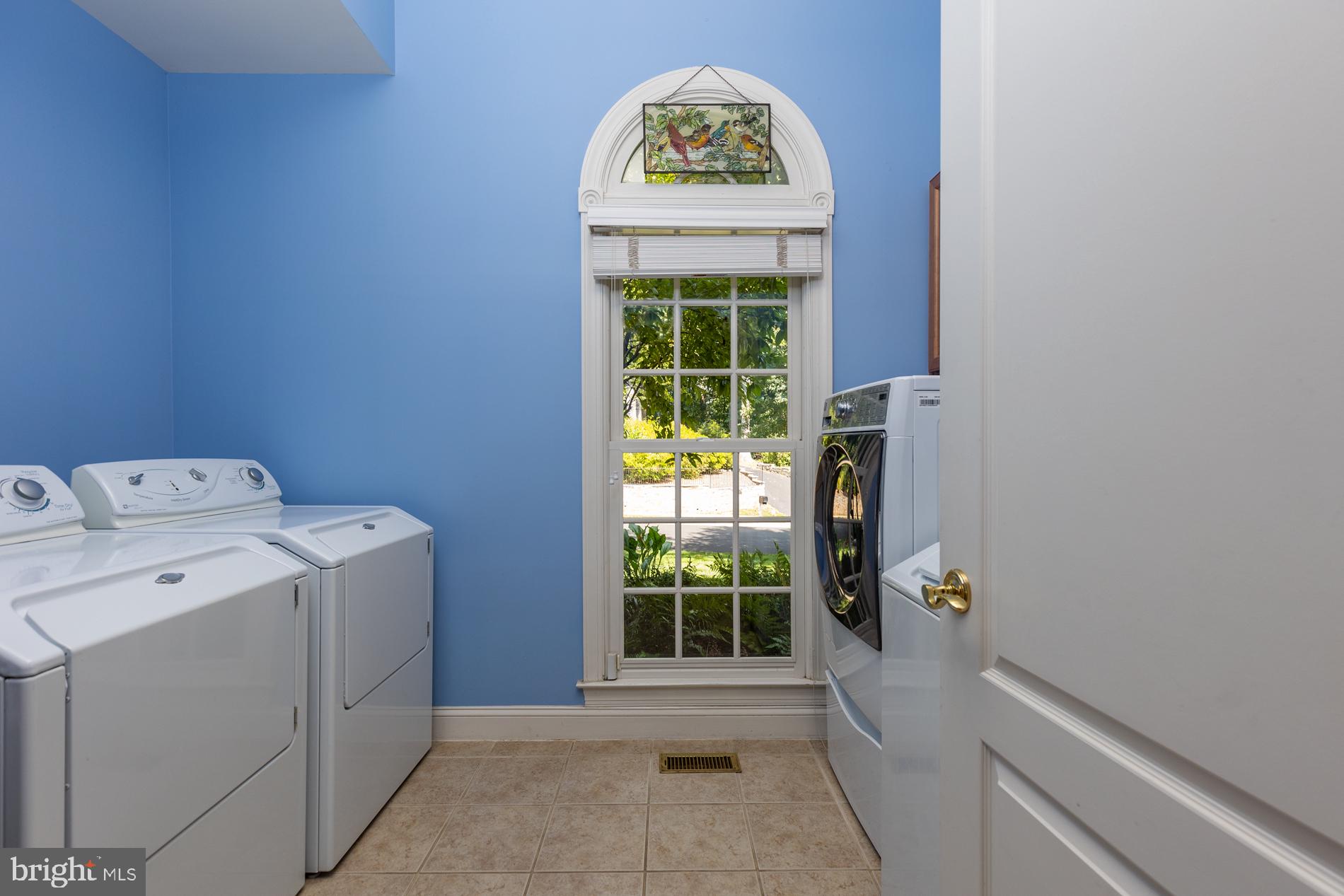 HUNTING HILLS - Residential