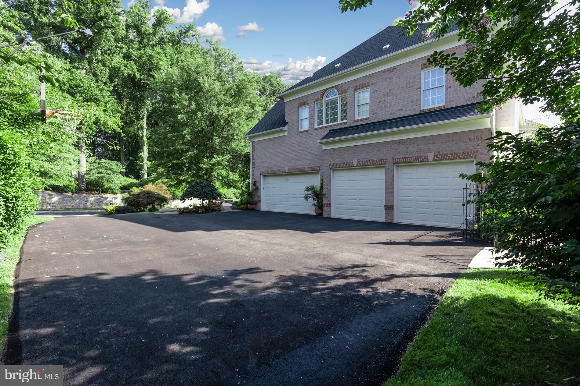 HUNTING HILLS - Residential