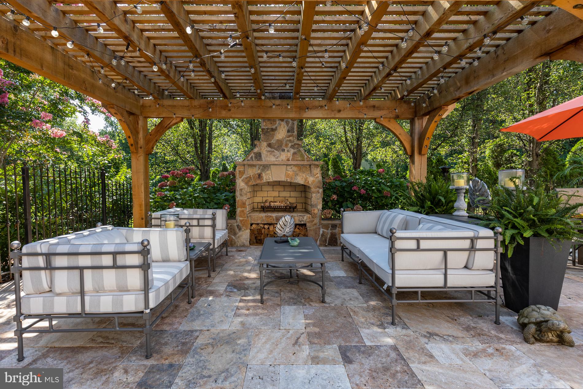 HUNTING HILLS - Residential