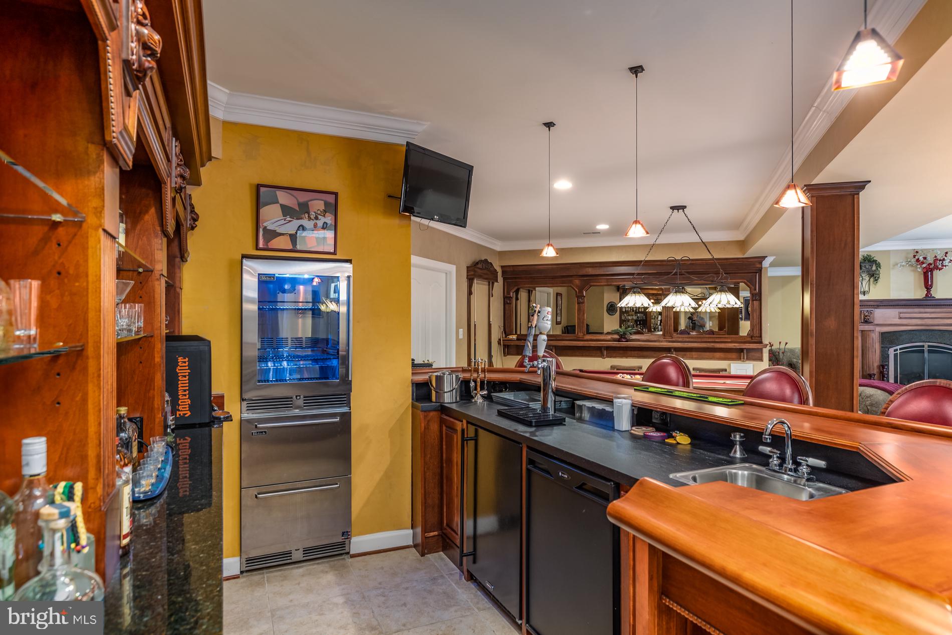 HUNTING HILLS - Residential