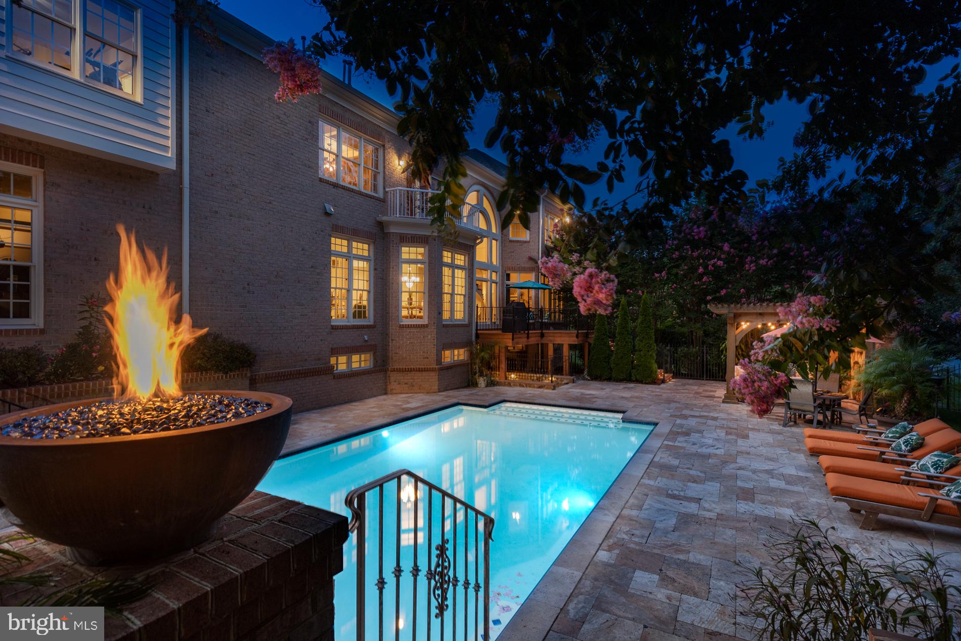 HUNTING HILLS - Residential