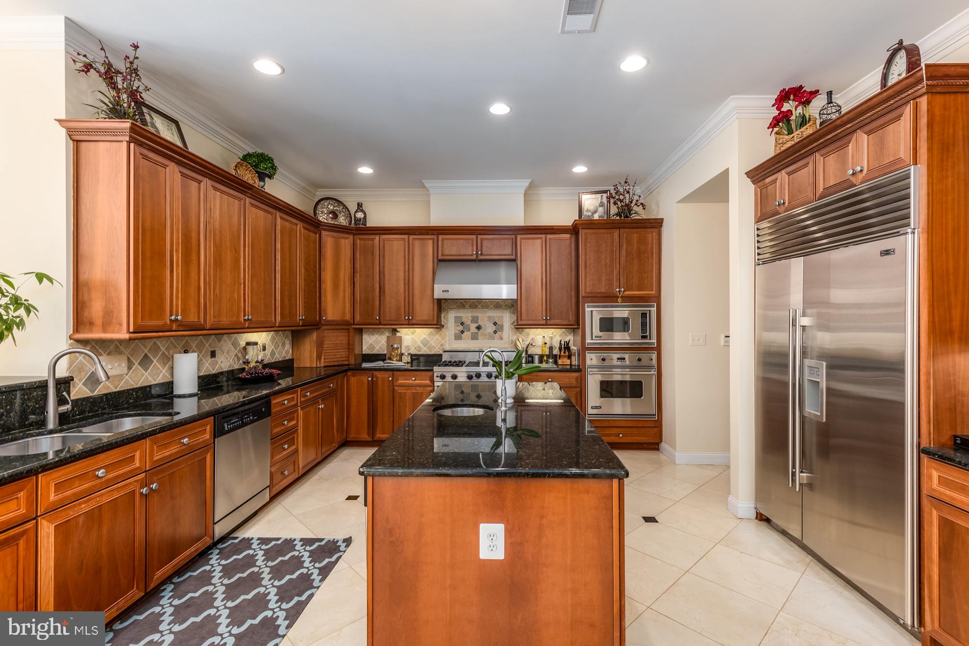 HUNTING HILLS - Residential