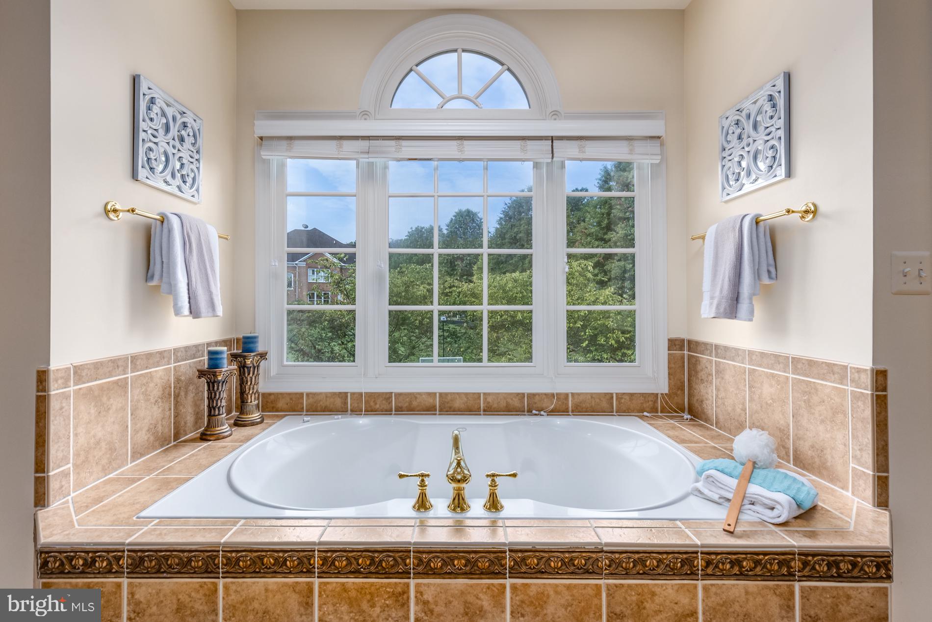 HUNTING HILLS - Residential