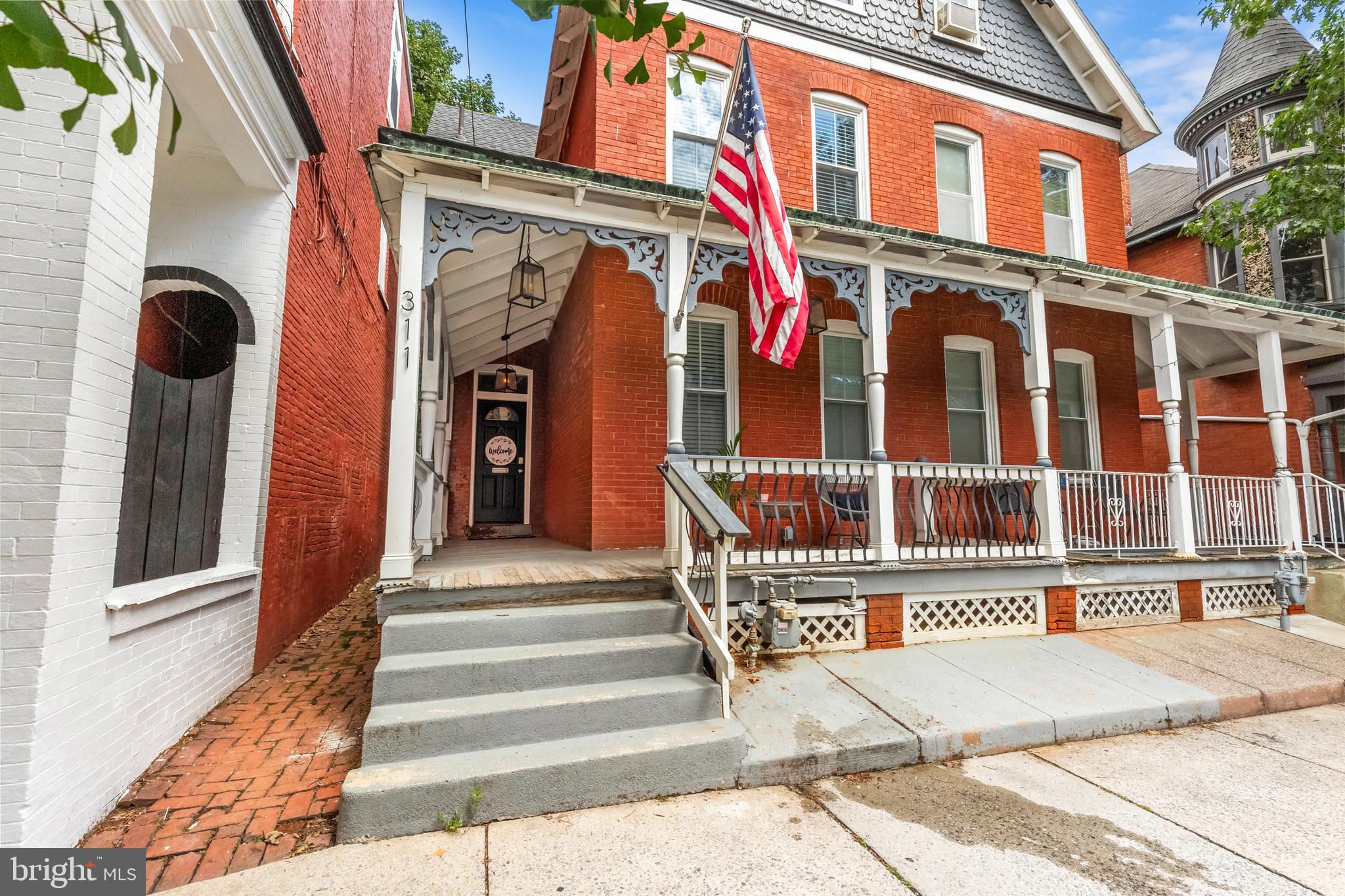 311 W LEMON STREET