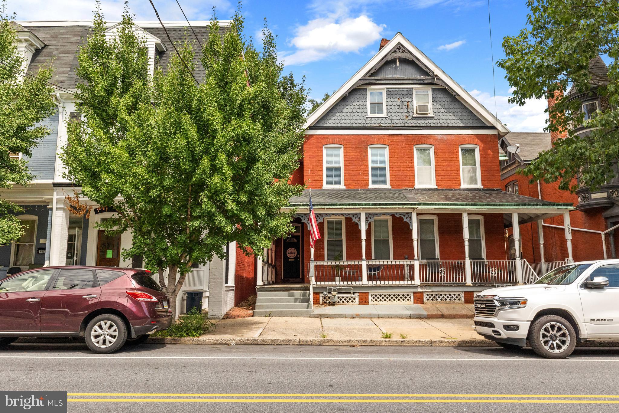 311 W LEMON STREET