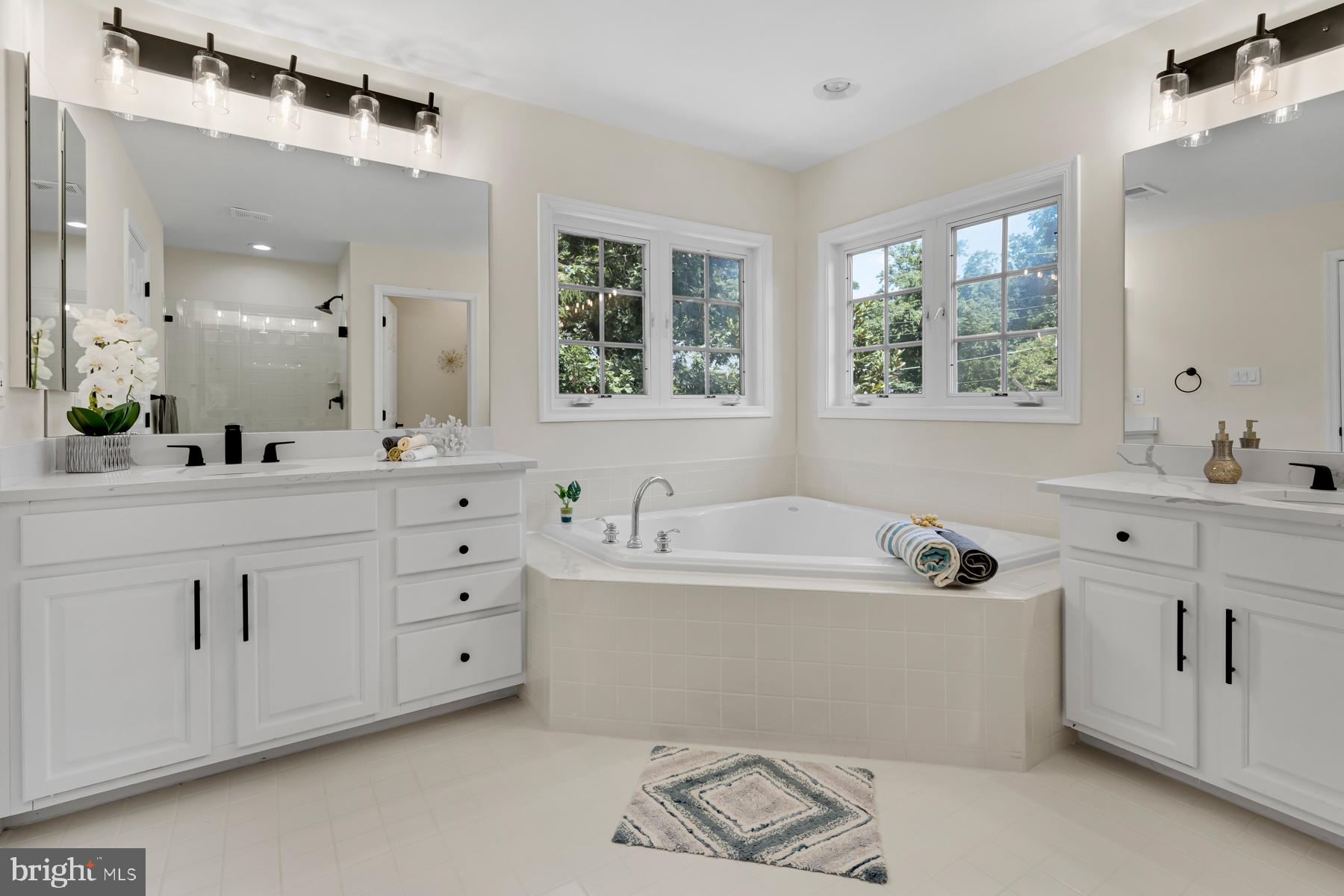 HILLWOOD - Residential