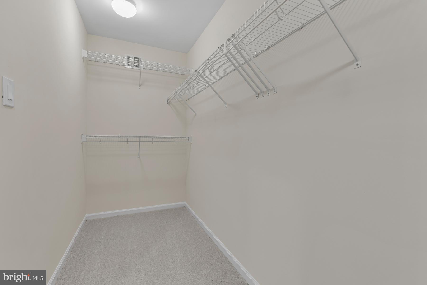 HILLWOOD - Residential