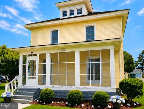 Homes For Sale - 8 South Street<br/> WACHAPREAGUE, VA 23480