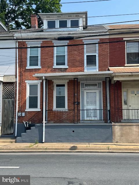 635 MAPLE STREET