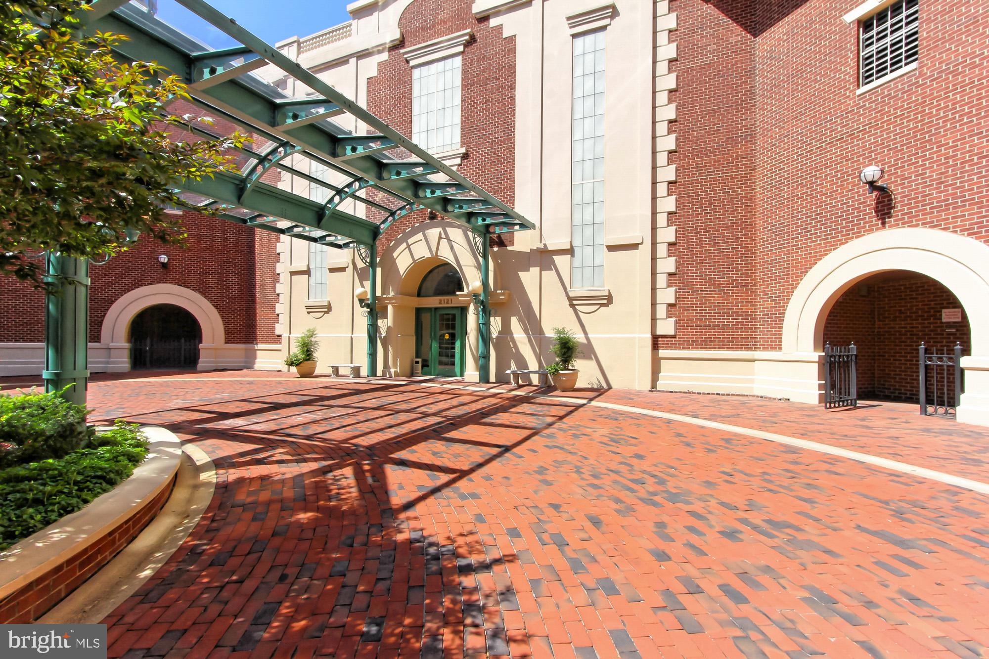 CARLYLE TOWERS - Residential Lease