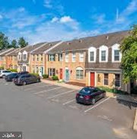 Photo of 966 Hungerford Dr, ROCKVILLE, MD 20850 (MLS # MDMC2216226)