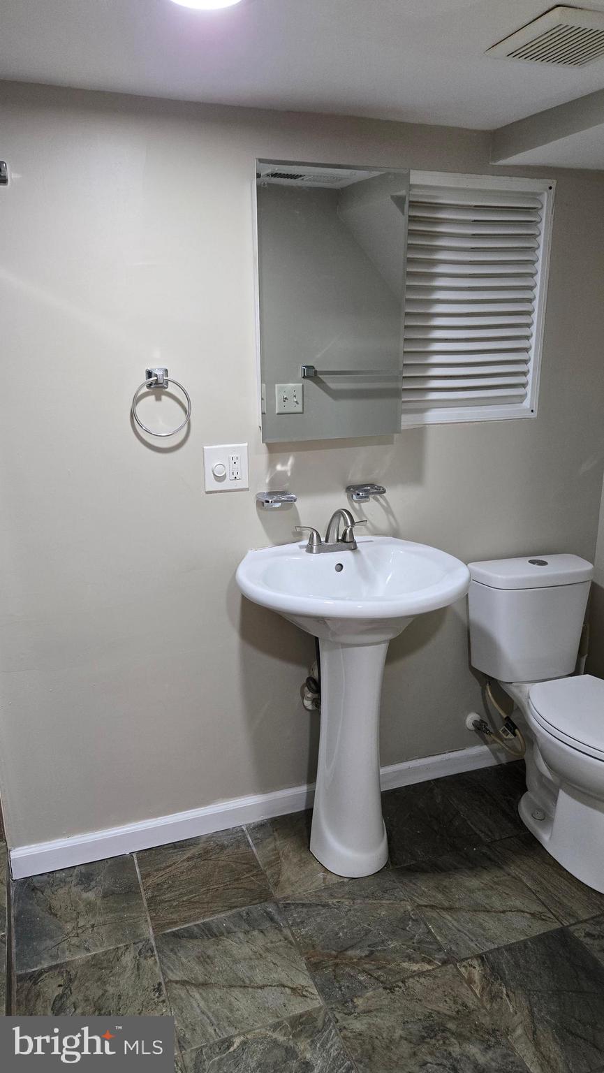 WASHINGTON VILLAGE - Residential Lease