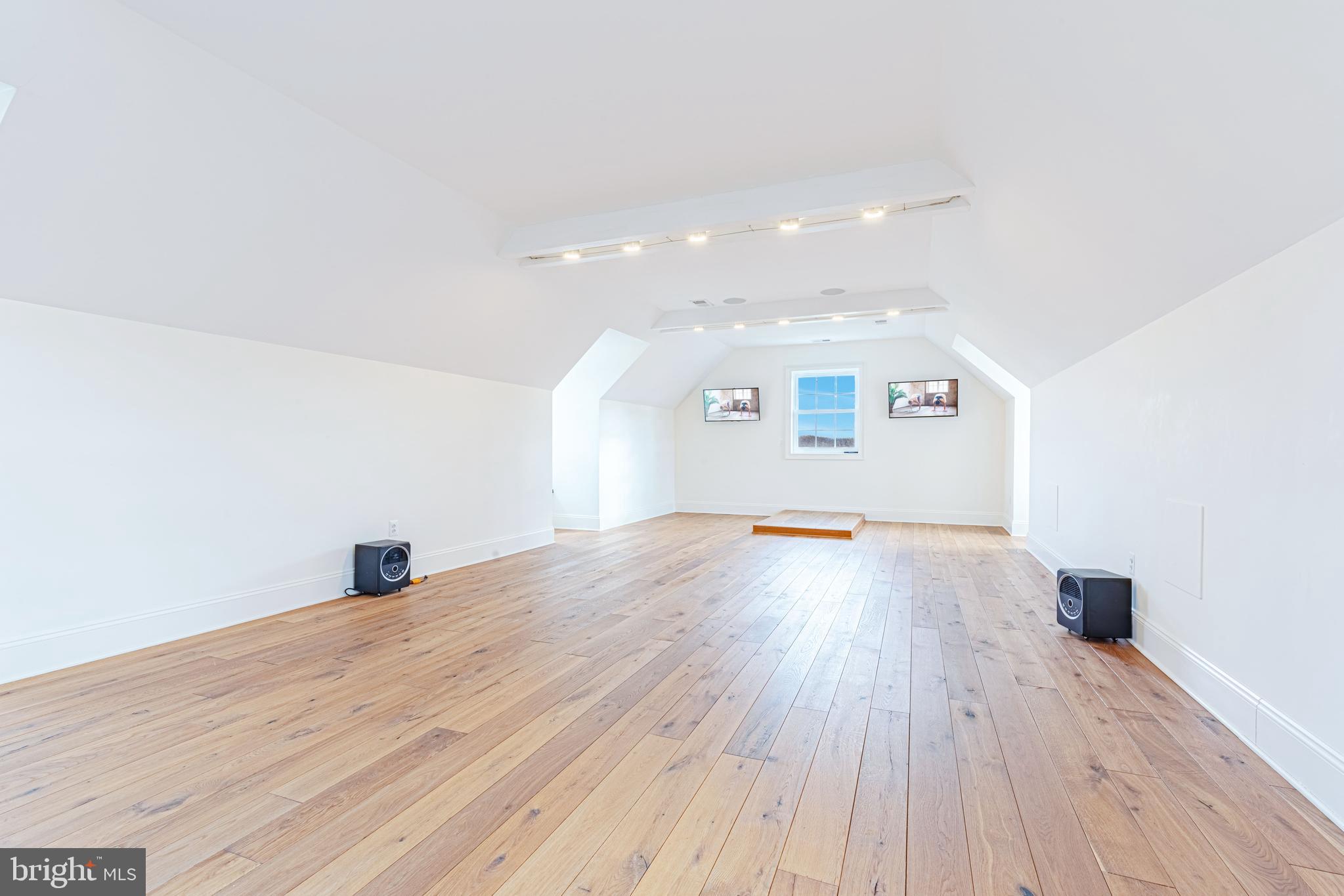 CREIGHTON FARMS - Residential