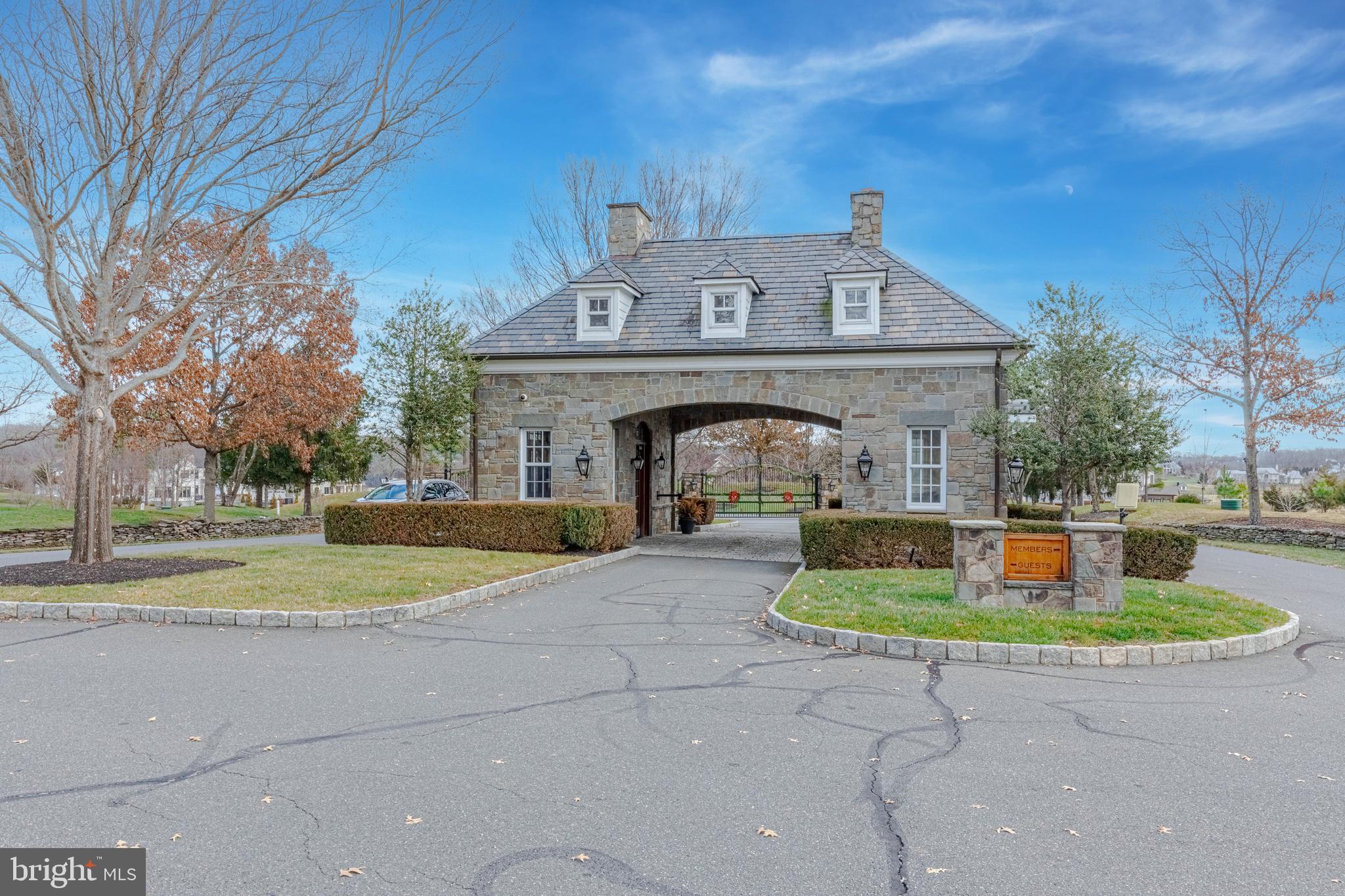 CREIGHTON FARMS - Residential