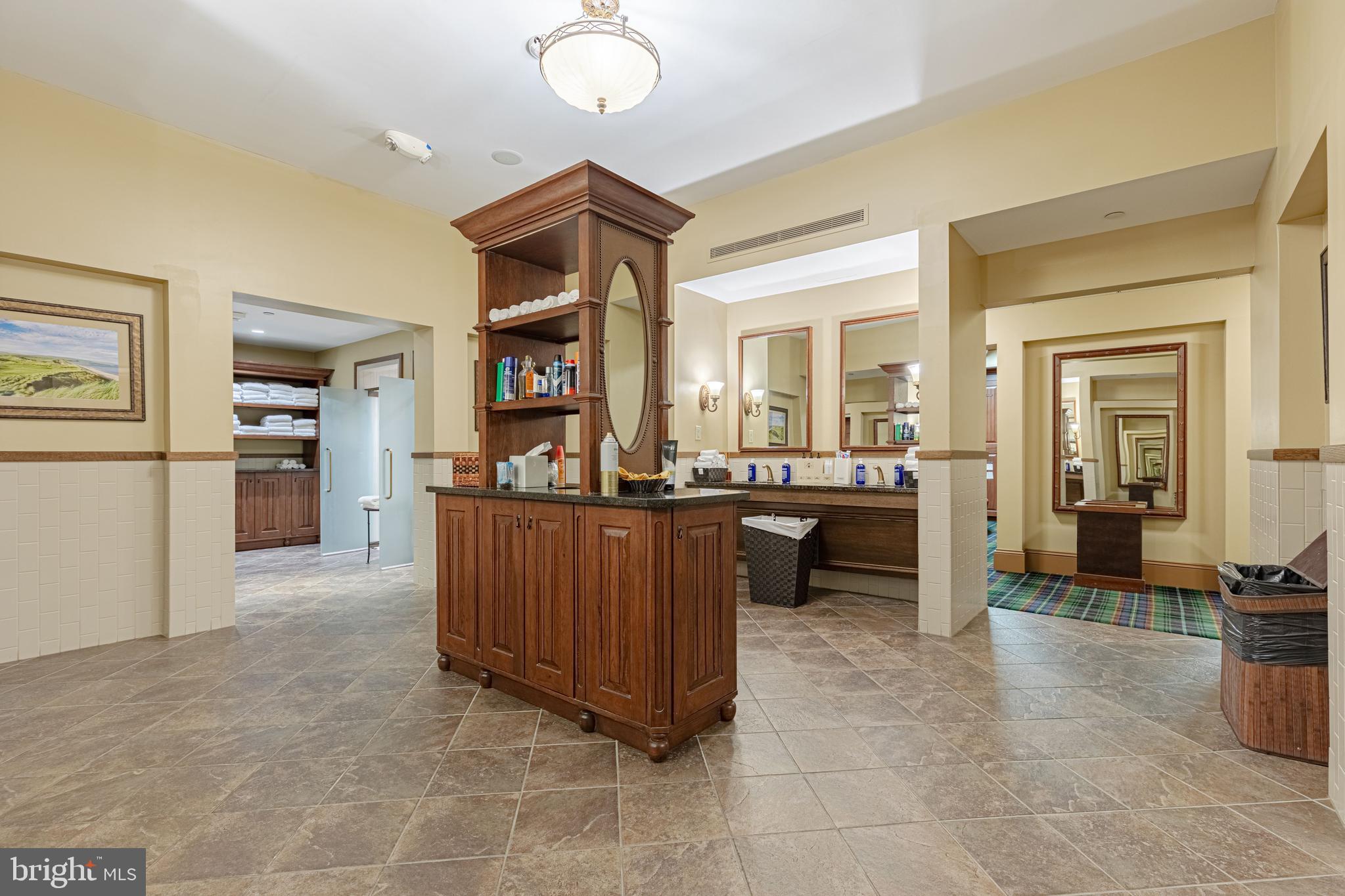 CREIGHTON FARMS - Residential