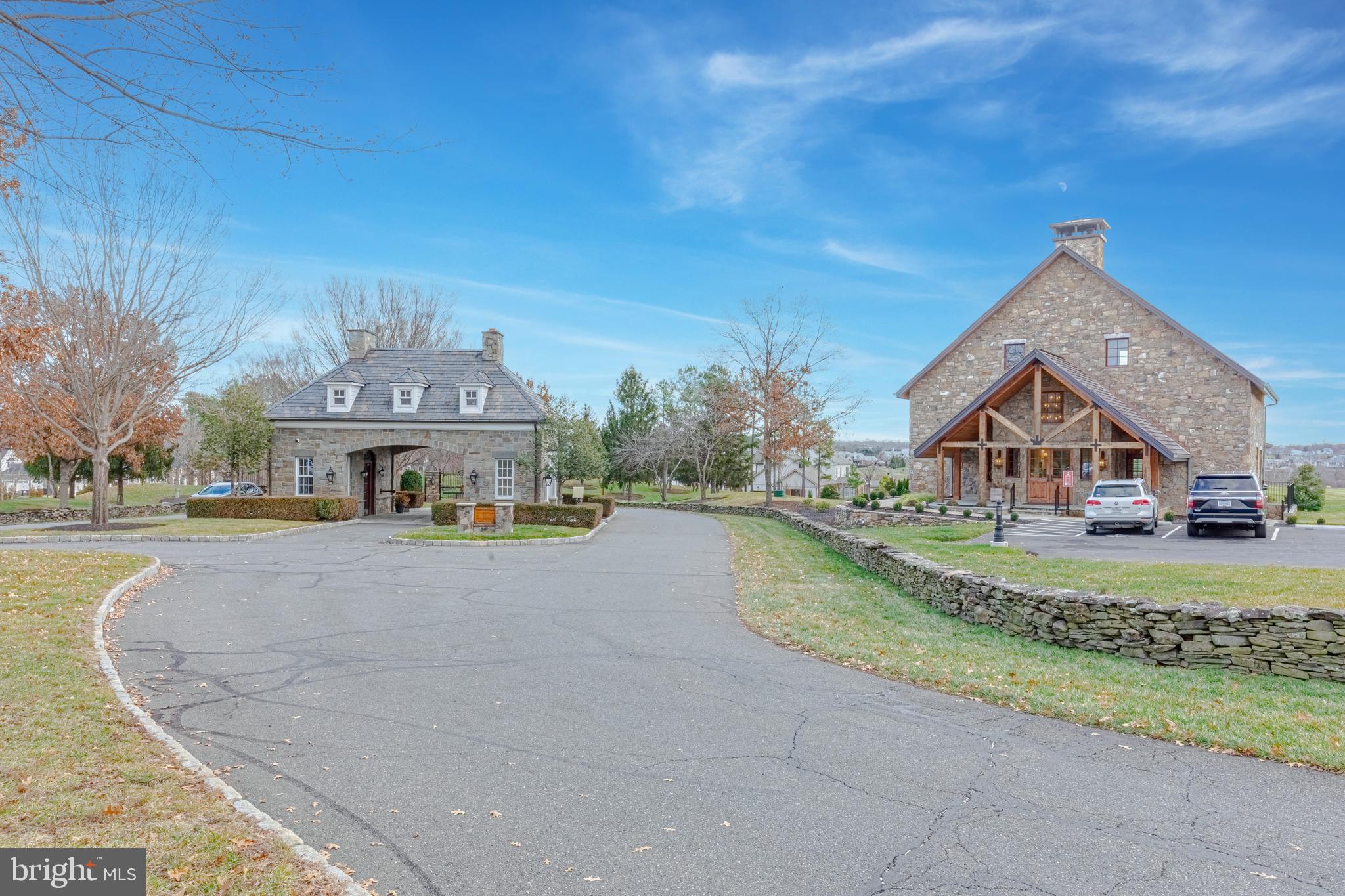 CREIGHTON FARMS - Residential