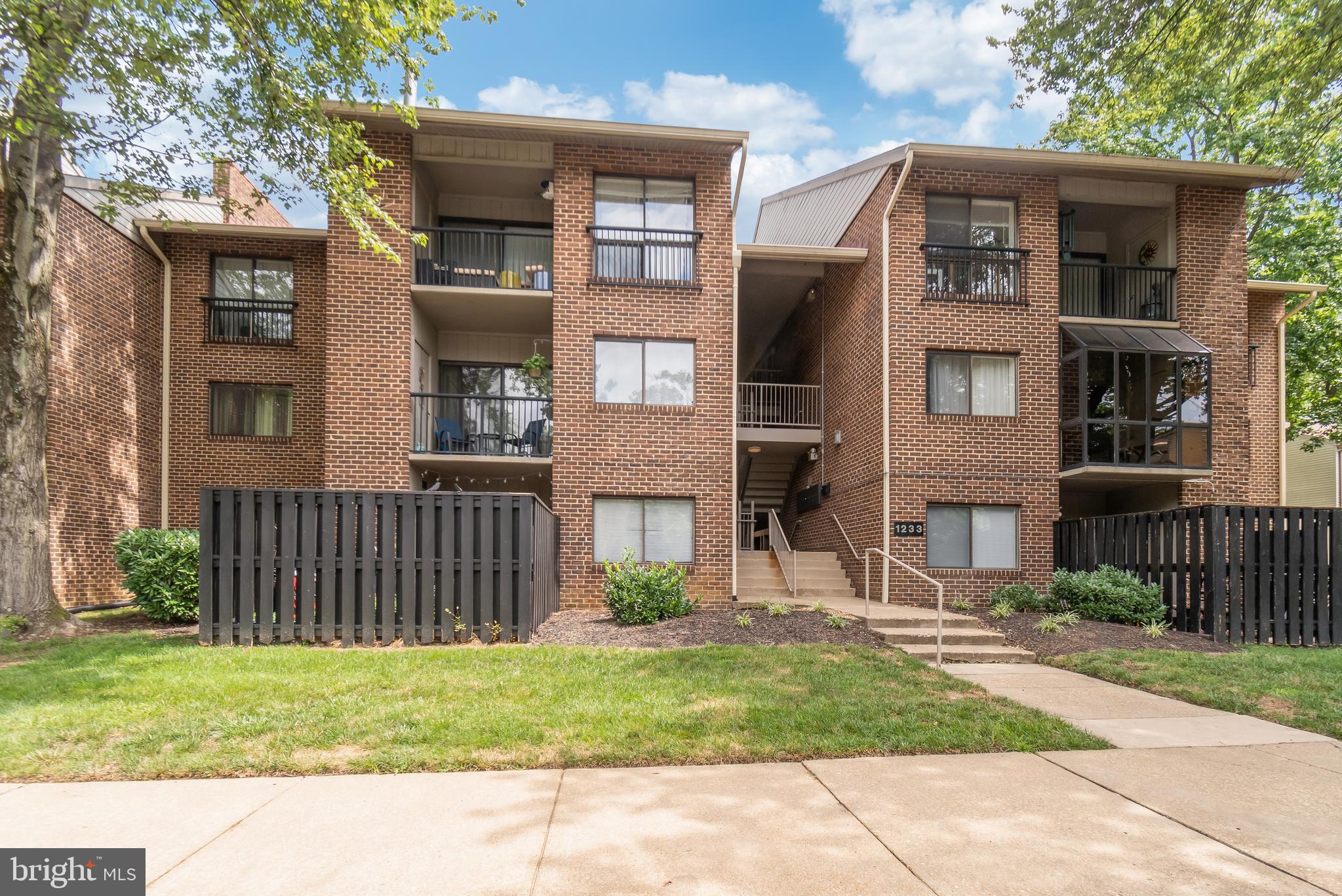 NORTH GREEN CONDOMINIUMS - Residential